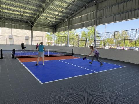 Pickle ball players 